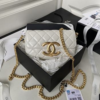 Chanel Vintage Baguette Bag White Size 10 x 17.2 x 3.3 cm