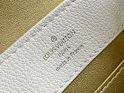 Louis Vuitton LV Capucines Ostrich Pattern Handbag White Size 21 x 14 x 8 cm - 3