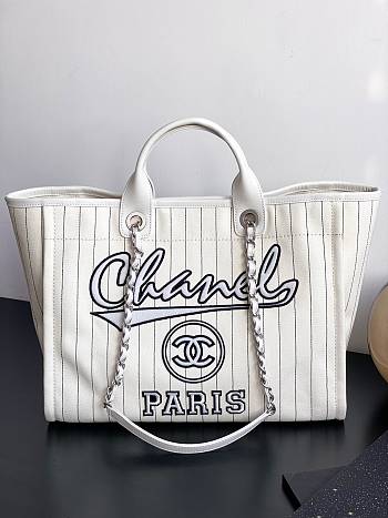 Chanel Beach Bag White Size 50 x 30 x 22 cm