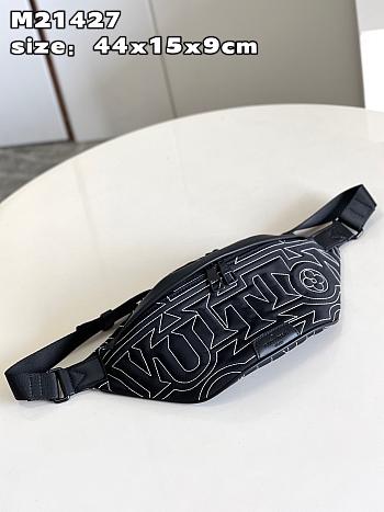 Louis Vuitton LV Discovery Bumbag M21427 Size 44 x 15 x 9 cm