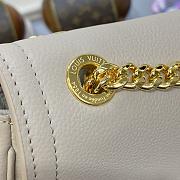 Louis Vuitton LV LockMe Chain Bag East West M22303 White Size 23.5 x 14 x 6 cm - 2