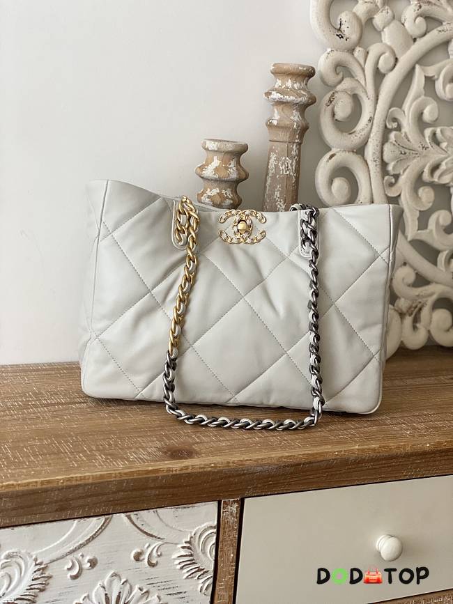 Chanel 22 Tote Bag White Size 24 x 41 x 10.5 cm - 1