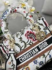 Dior Lady D-Lite Bag White Petites Fleurs Embroidery Size 24 x 20 x 11 cm - 4