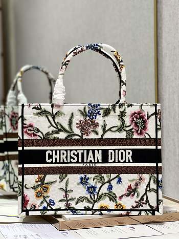 Dior Book Tote White Multicolor Dior Petites Fleurs Embroider Size 36 × 28 cm