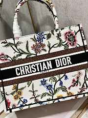 Dior Book Tote White Multicolor Dior Petites Fleurs Embroider Size 36 × 28 cm - 4
