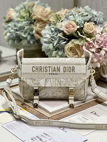 Dior Women Small Messenger Octagonal Star Gold Bag Size 23 × 15 × 8 cm