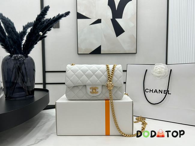 Chanel Flap Chain Bag White Size 12 × 20 × 6.5 cm - 1