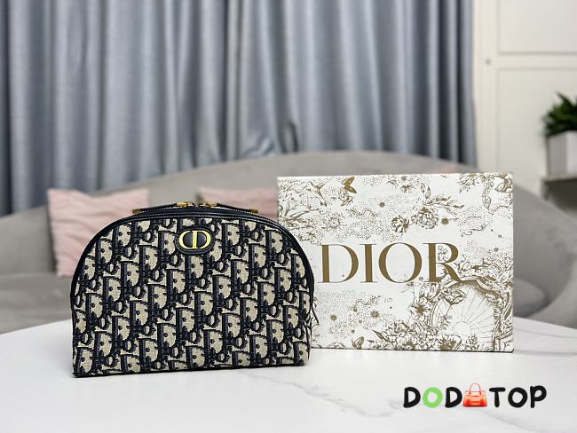 Dior 30 Montaigne Cosmetic Bag Blue Size 15.5 x 24 x 7 cm - 1