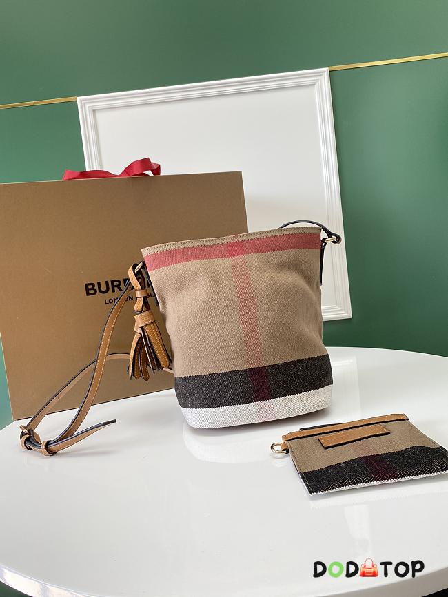Burberry Ashby Medium Bag Size 17 x 15.5 x 24.5 cm - 1