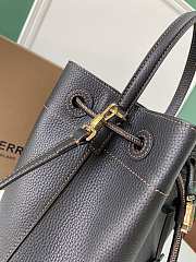  Burberry Leather Bucket Bag Black Size 16 x 26 x 26 cm - 5