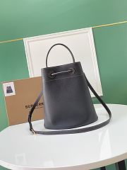  Burberry Leather Bucket Bag Black Size 16 x 26 x 26 cm - 2
