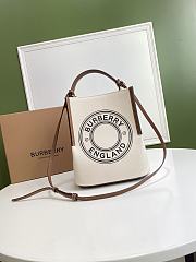 Burberry White Peggy Shoulder Bag Size 21 x 16.5 x 25 cm - 5