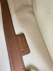 Burberry White Peggy Shoulder Bag Size 21 x 16.5 x 25 cm - 2