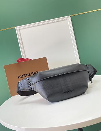  Burberry Waist Bag Sonny Size 31 x 7.5 x 16 cm