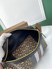 Burberry Medium Sonny Belt Bag Size 31 x 7.5 x 16 cm - 5