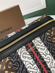 Burberry Medium Sonny Belt Bag Size 31 x 7.5 x 16 cm - 3
