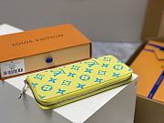 Louis Vuitton LV Zippy Vertical Wallet Monogram Size 10 x 20 x 2 cm - 4