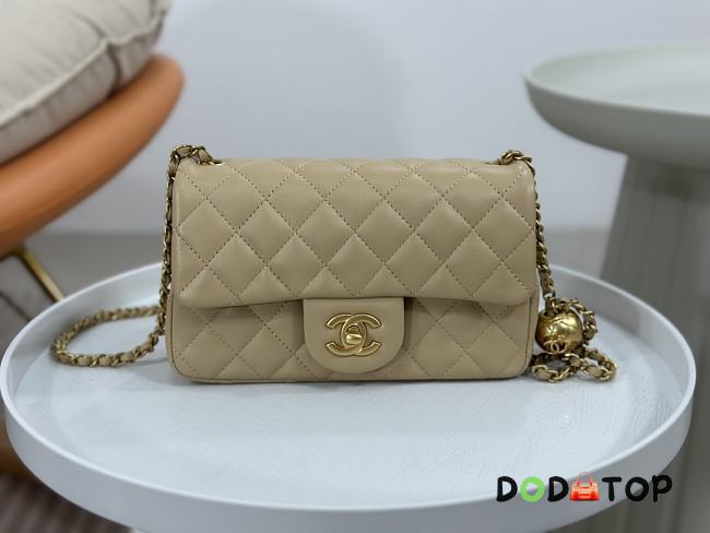 Chanel Chain Flap Bag Beige Size 13 x 20 x 7 cm - 1