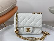 Chanel Flap Bag Mini White Size 17 cm - 1