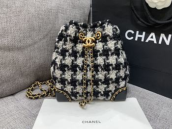 Chanel Wool Bucket Shoulder Handbag 01 Size 20 × 18 × 13 cm
