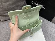 Chanel Flap Bag Caviar Green Gold Hardware Size 23 cm - 2