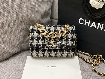 Chanel Retro Big Thick Chain Flap Bag 01 Size 15 x 22 x 6 cm