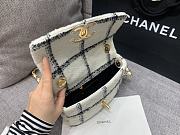 Chanel Retro Big Thick Chain Flap Bag White Size 15 x 22 x 6 cm - 4