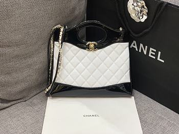Chanel Patent Leather White Size 22 x 23 x 5.5 cm
