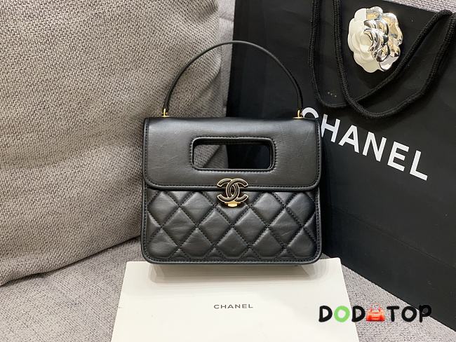 Chanel Crossbody Black Bag Size 20 x 18 x 8 cm - 1
