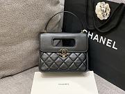 Chanel Crossbody Black Bag Size 20 x 18 x 8 cm - 1