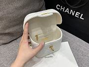 Chanel Handle Cosmetic Bag White Size 12.5 x 15 x 8 cm - 4