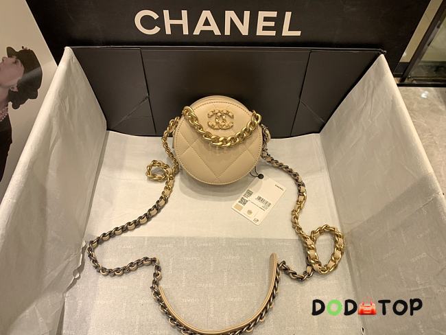 Chanel CL 19 Clutch With Chain Cream Size 12 x 12 x 4.5 cm - 1