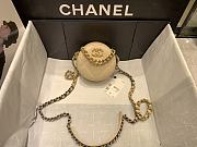 Chanel CL 19 Clutch With Chain Cream Size 12 x 12 x 4.5 cm - 1