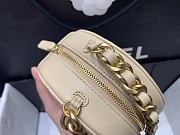 Chanel CL 19 Clutch With Chain Cream Size 12 x 12 x 4.5 cm - 4