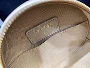Chanel CL 19 Clutch With Chain Cream Size 12 x 12 x 4.5 cm - 2