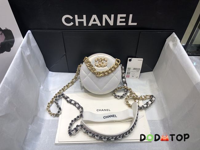 Chanel CL 19 Clutch With Chain White Size 12 x 12 x 4.5 cm - 1