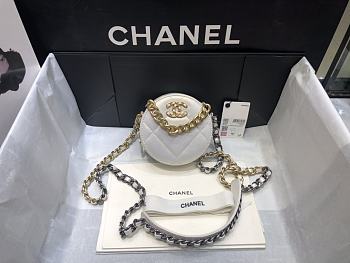 Chanel CL 19 Clutch With Chain White Size 12 x 12 x 4.5 cm