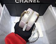 Chanel CL 19 Clutch With Chain White Size 12 x 12 x 4.5 cm - 2