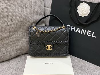 Chanel Matelasse Chain Shoulder Bag Black Size 22 x 17 x 7 cm