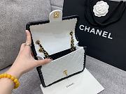 Chanel Matelasse Chain Shoulder Bag White Size 22 x 17 x 7 cm - 3
