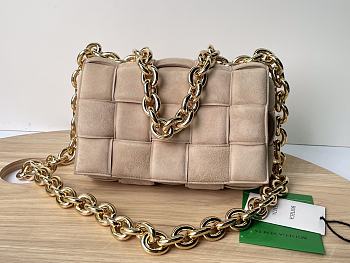 Bottega Veneta Cassette Chain Crossbody Bag Padded Maxi Intrecciato Suede Beige Size 27 x 10 x 18 cm