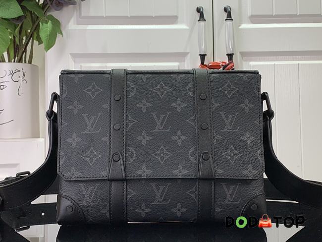 Louis Vuitton LV Trunk Messenger M45727 Black Flower Size 24 x 18 x 5.5 cm - 1