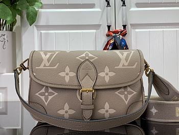 Louis Vuitton LV M46388 Apricot Diane Handbag Size 23 x 16 x 8.5 cm