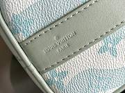 Louis Vuitton LV Keepall Bandoulière 25 Monogram M22527 Size 25 x 15 x 11 cm - 4