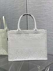 Dior Book Tote Medium White Flower Size 36 x 18 x 28 cm - 3