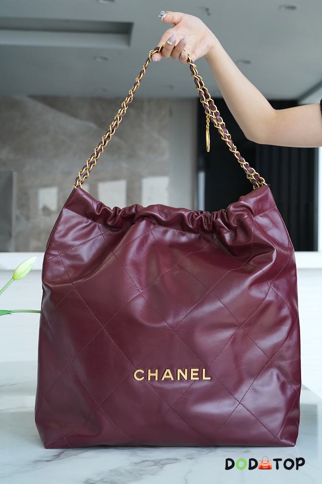 Chanel 22 Bag Red Gold Buckle Size 48 x 45 x 10 cm - 1