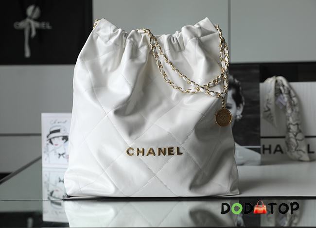 Chanel 22 Bag White Gold Buckle Size 48 x 45 x 10 cm - 1