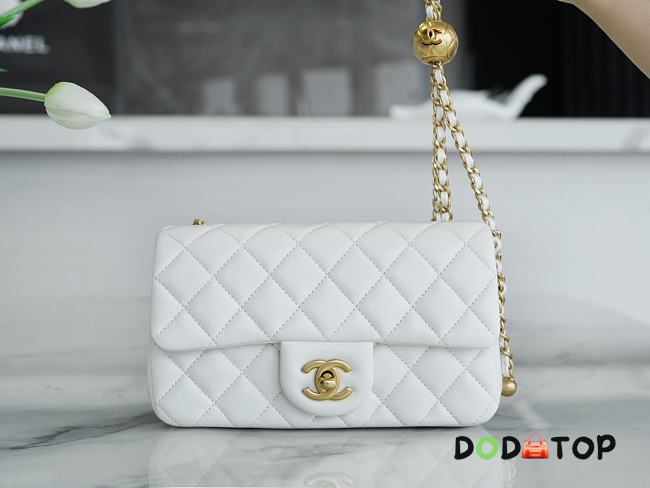 Chanel Mini Flap Bag Metal Ball White Lambskin Size 13 × 20 × 7 cm - 1