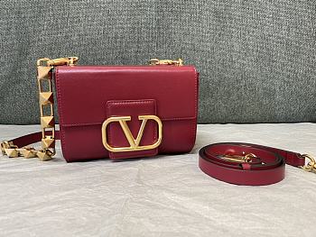 Valentino Garavani Vlogo Shoulder Bag Red Size 20 x 15 x 7 cm