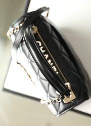 Chanel Trendy CC Flap Bag Gold Hardware Size 25 x 17 x 12 cm - 2
